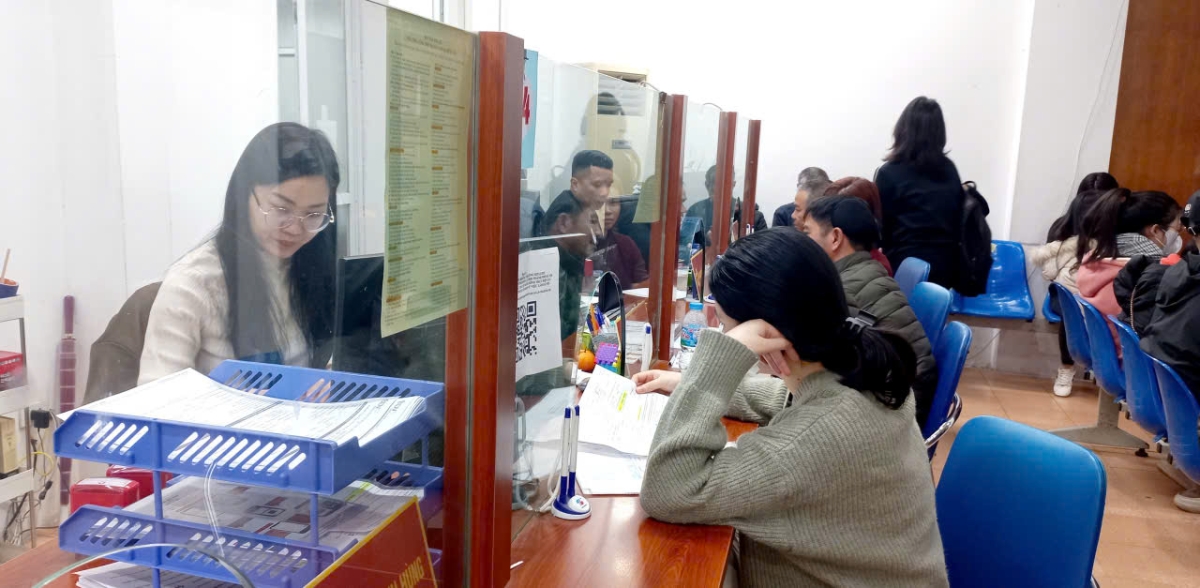 Giải quyết hưởng chế độ bảo hiểm thất nghiệp cho người lao động. Ảnh: Nhật Dương.