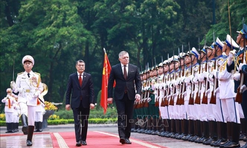 Thủ tướng Lê Minh Hưng chủ trì Lễ đón Thủ tướng Slovakia thăm chính thức Việt Nam