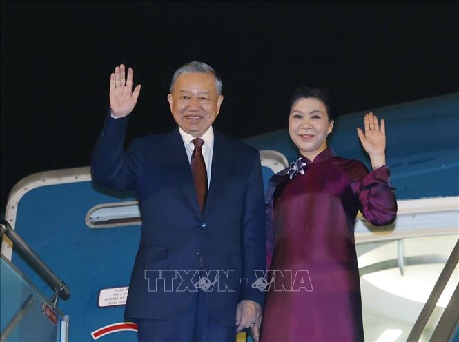Tổng Bí thư, Chủ tịch nước Tô Lâm và Phu nhân rời Hà Nội, lên đường thăm cấp Nhà nước đến Trung Quốc. Ảnh: TTXVN