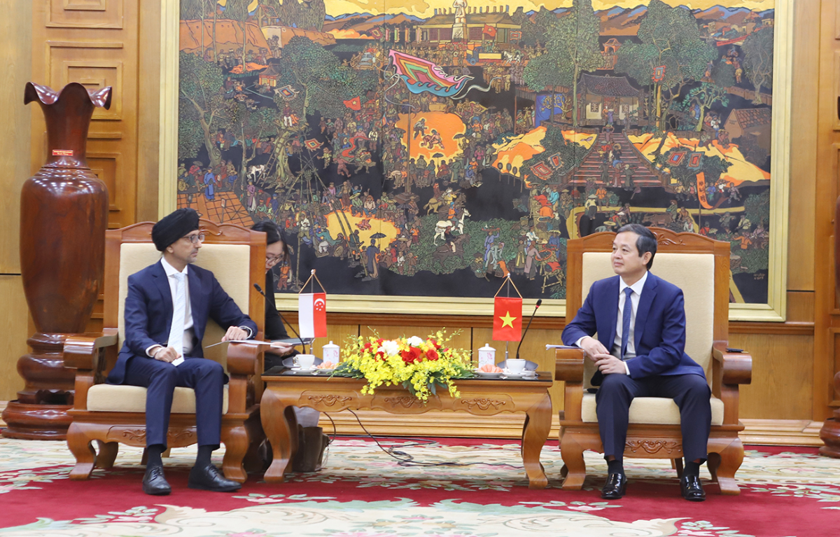 Phó Bí thư Tỉnh ủy, Chủ tịch UBND tỉnh Bắc Ninh Phạm Hoàng Sơn đã tiếp và làm việc với Ngài Rajpal Singh, Đại sứ đặc mệnh toàn quyền Cộng hòa Singapore tại Việt Nam. (Ảnh: UBND tỉnh Bắc Ninh)