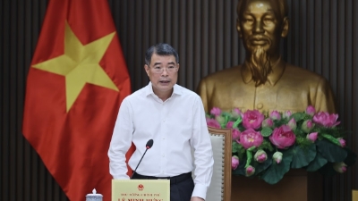 PM requests to further cut unnecessary administrative procedures and business conditions