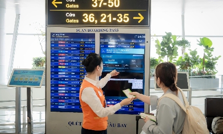 Tại Nhà ga hành khách T2 - Cảng HKQT Nội Bài, hành khách có thể sử dụng các màn hình FIDs để tra cứu thông tin chuyến bay một cách nhanh chóng.