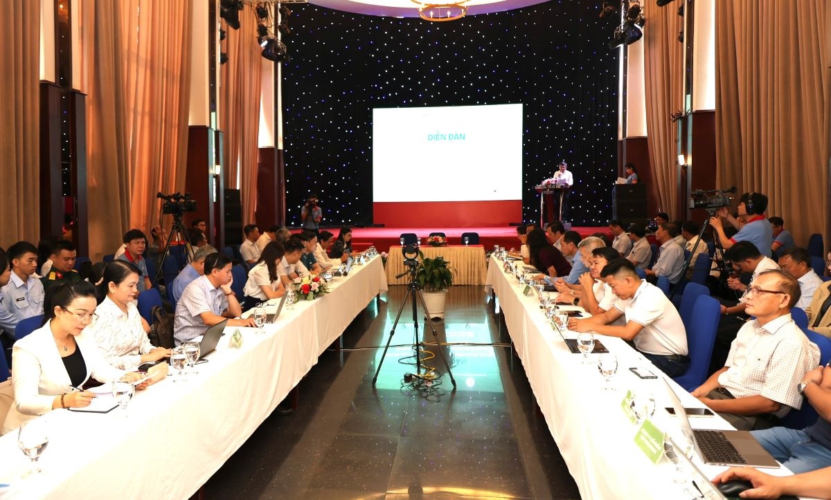 Quang cảnh Diễn đàn.