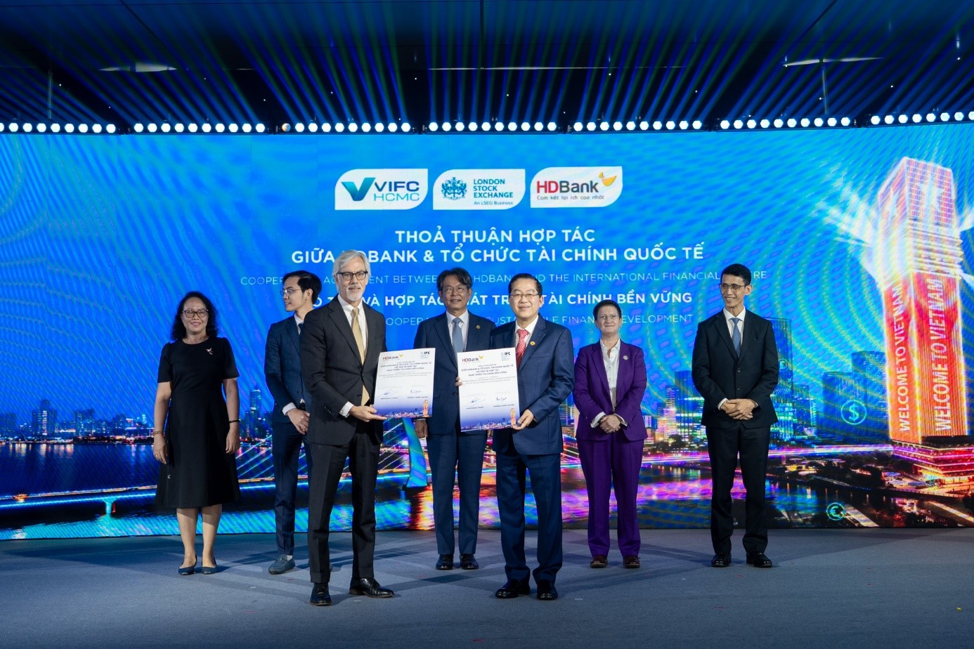 HDBank và Sở Giao dịch Chứng khoán London đã ký kết thỏa thuận hợp tác chiến lược, thiết lập khuôn khổ dài hạn nhằm hỗ trợ doanh nghiệp Việt Nam tiếp cận thị trường vốn quốc tế. Ảnh: HDBank.
