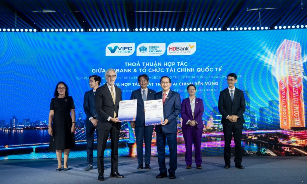 HDBank và Sở Giao dịch Chứng khoán London đã ký kết thỏa thuận hợp tác chiến lược, thiết lập khuôn khổ dài hạn nhằm hỗ trợ doanh nghiệp Việt Nam tiếp cận thị trường vốn quốc tế. Ảnh: HDBank.