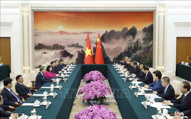 Tổng Bí thư, Chủ tịch nước Tô Lâm hội kiến Chủ tịch Chính hiệp toàn quốc Trung Quốc Vương Hộ Ninh. Ảnh:TTXVN