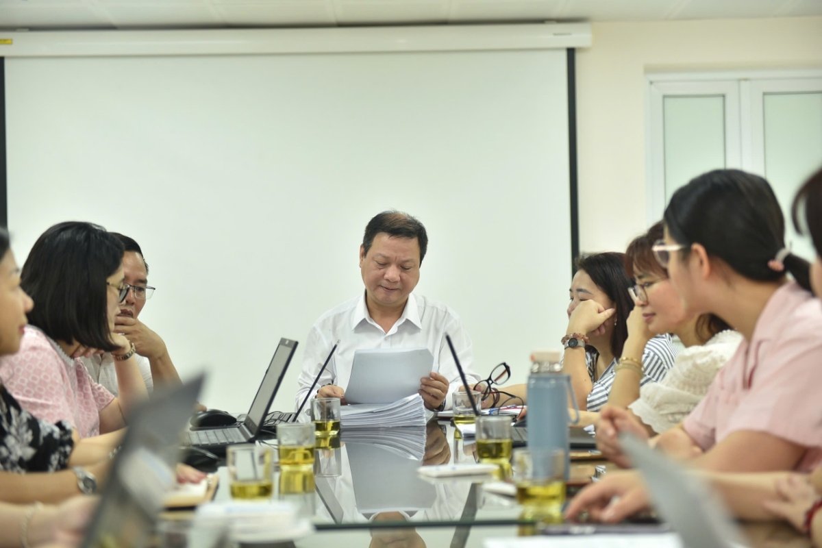 Các chuyên gia giải đáp những vấn đề người lao động quan tâm. Ảnh: BHXH TP. Hà Nội.