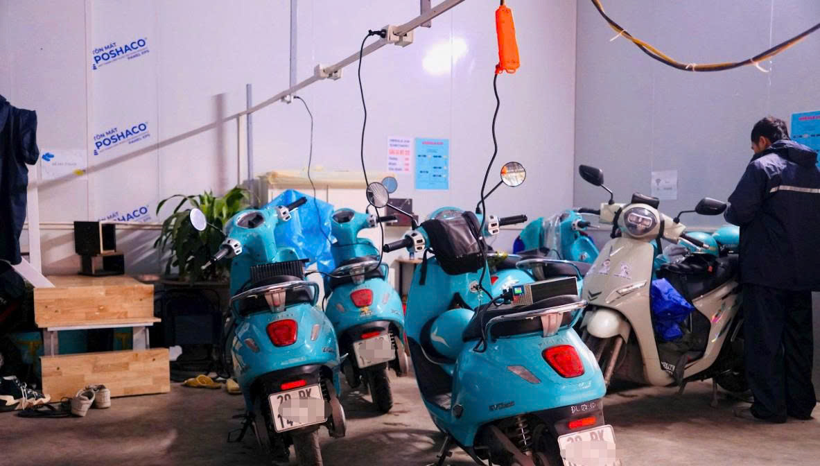 Hiện nay, điện phục vụ sạc xe mới chỉ chiếm tỷ trọng nhỏ trong tổng nhu cầu, nhưng nếu việc phát triển trạm sạc diễn ra ồ ạt, thiếu tính toán cân đối theo từng khu vực, nguy cơ quá tải cục bộ là hoàn toàn có thể xảy ra, đặc biệt tại các đô thị đông dân cư. Ảnh minh hoạ: H.Trang.