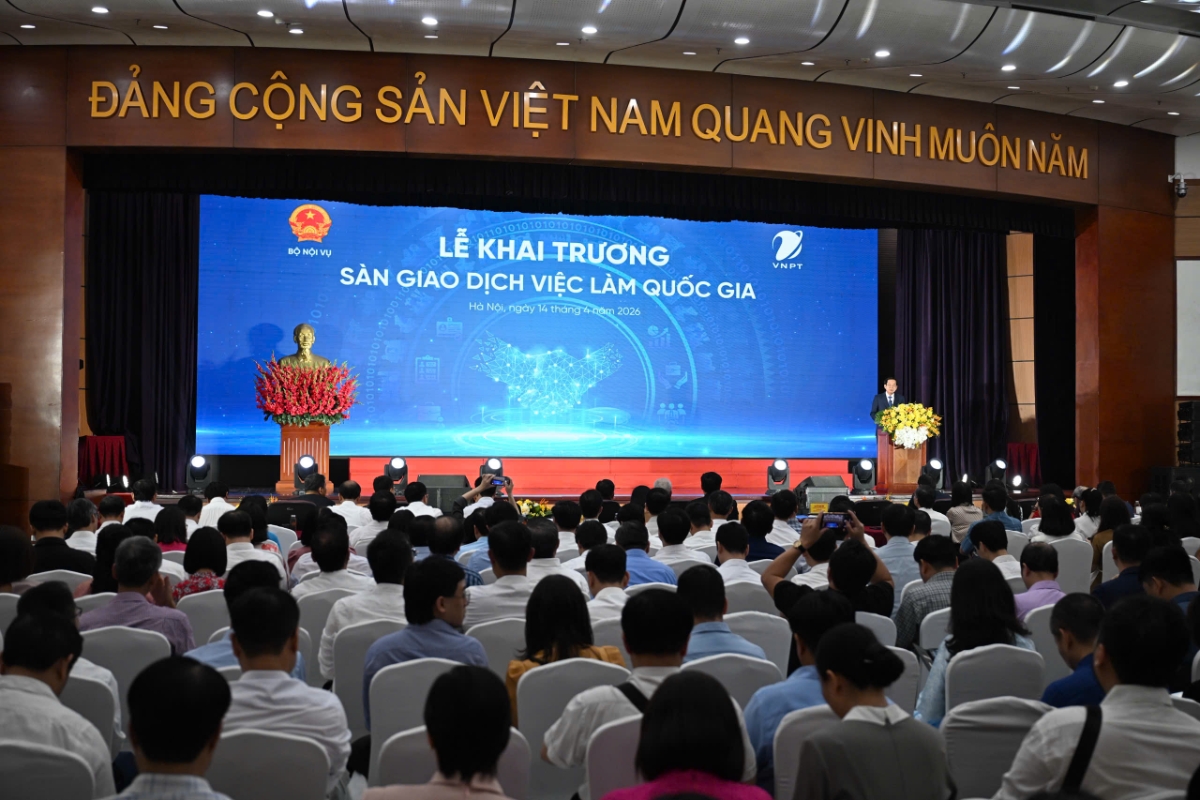 Toàn cảnh lễ khai trương.