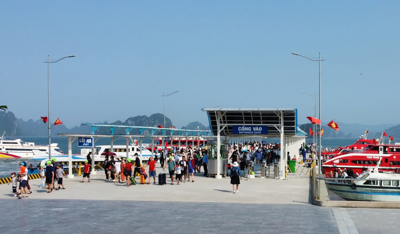 Cảng quốc tế Ao Tiên là cửa ngõ đưa du khách đến với những hải trình khám phá rừng – vịnh – đảo cùng những điểm đến hấp dẫn như Cô Tô, Ngọc Vừng,… Ảnh – Everland Group.