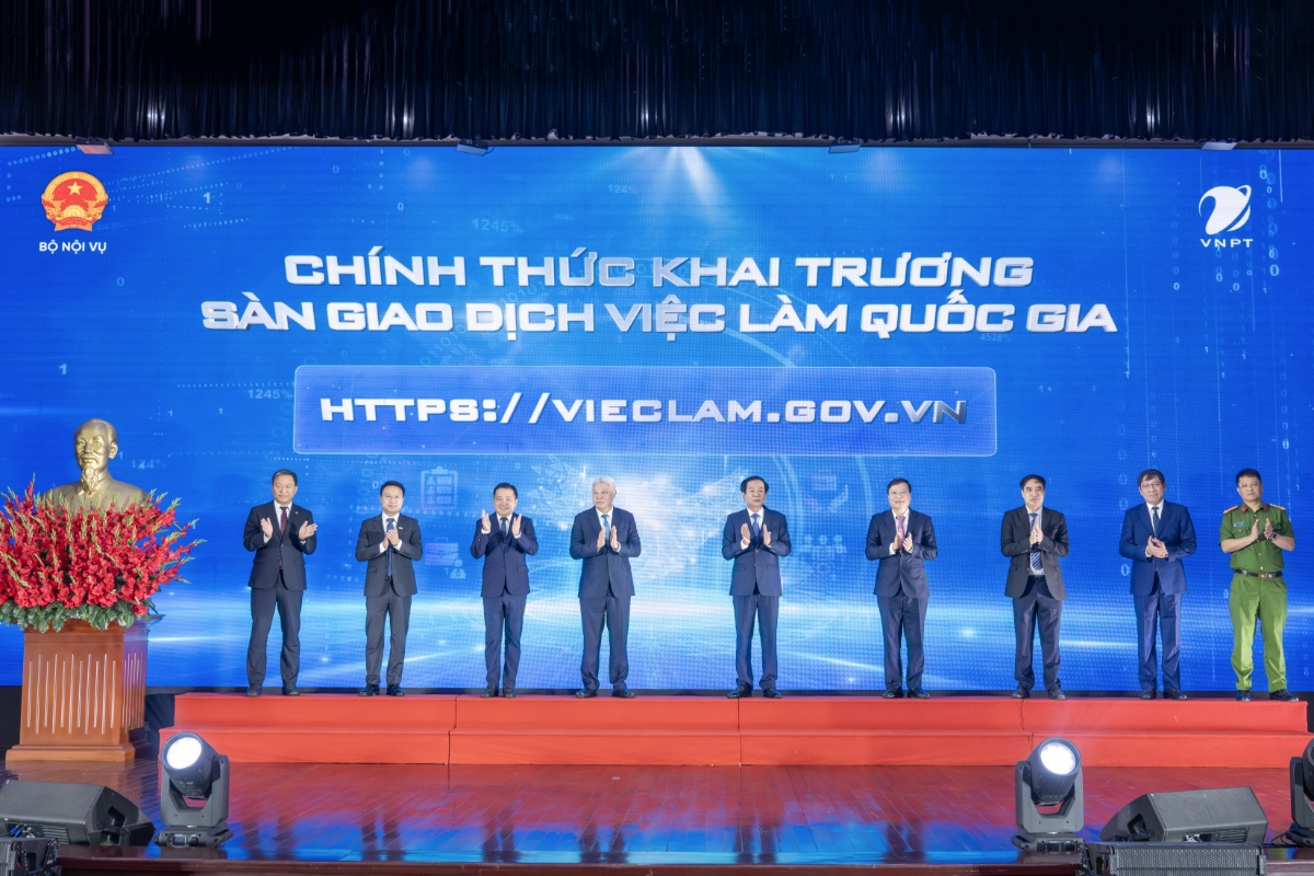 Chính thức khai trương Sàn Giao dịch việc lam quốc gia. 