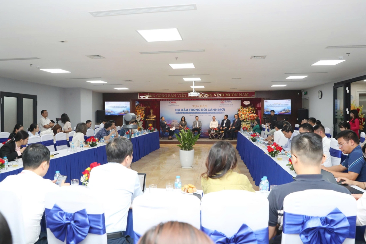 Đại diện các ngân hàng cho biết thời gian xử lý tài sản bảo đảm hiện kéo dài từ 3 đến 5 năm khiến nguồn lực bị chôn trong nợ xấu, gây lãng phí lớn.