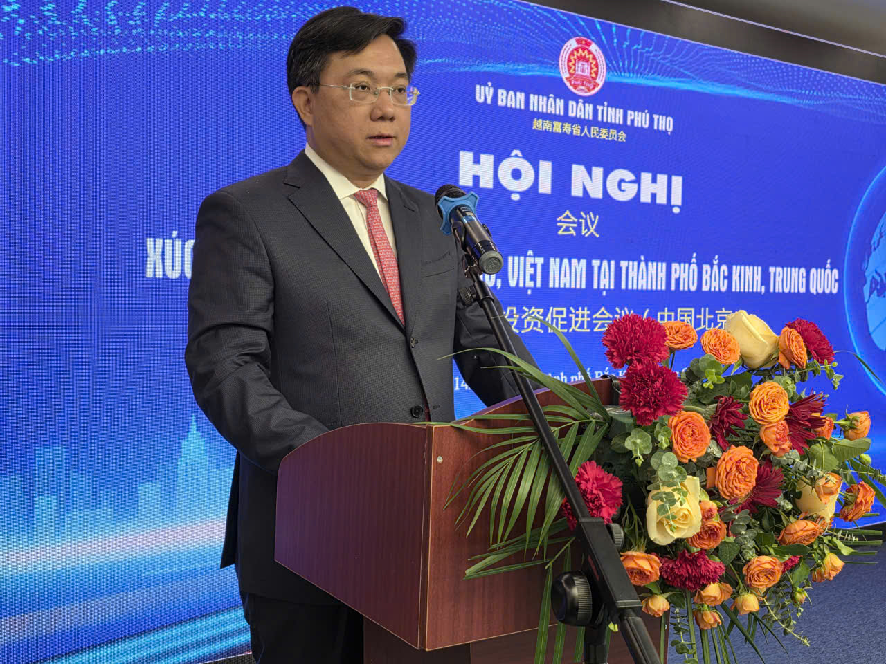 Chủ tịch UBND tỉnh Phú Thọ Trần Duy Đông chia sẻ tại Hội nghị.