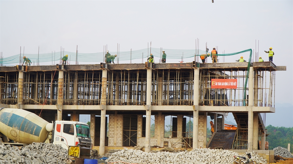 Công trường thi công dự án Trường phổ thông nội trú liên cấp tiểu học và trung học cơ sở tại xã A Lưới 3