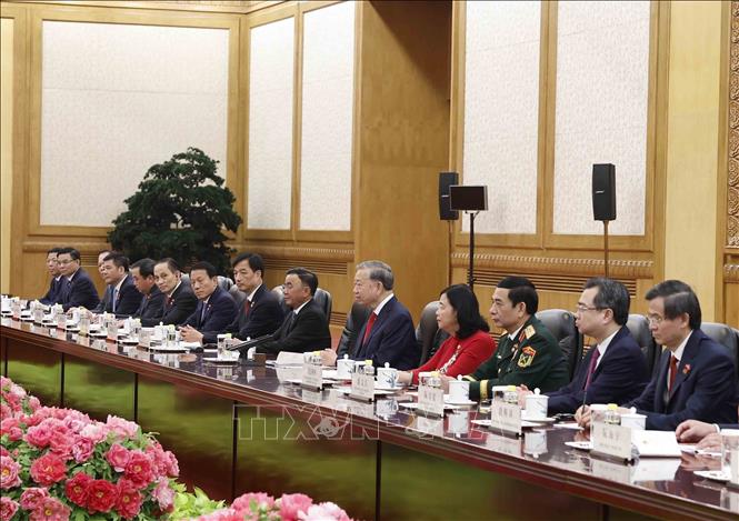 Tổng Bí thư, Chủ tịch nước Tô Lâm và thành viên Đoàn cấp cao Việt Nam tại cuộc hội đàm với Tổng Bí thư, Chủ tịch nước Trung Quốc Tập Cận Bình và Đoàn cấp cao Trung Quốc. Ảnh:  TTXVN