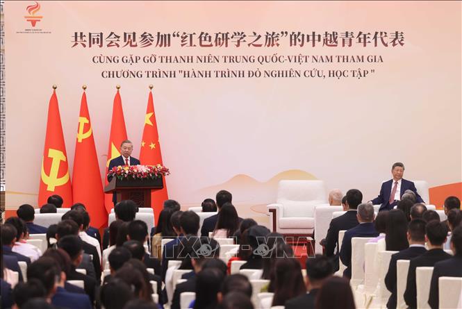 Tổng Bí thư, Chủ tịch nước Tô Lâm phát biểu tại buổi gặp gỡ thanh niên hai nước tham gia chương trình “Hành trình Đỏ nghiên cứu, học tập”. Ảnh: TTXVN