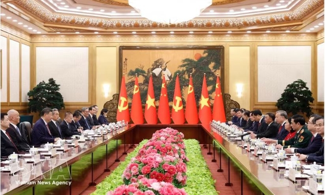 General Secretary and President of Vietnam holds talks with Chinese counterpart