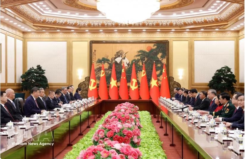 General Secretary and President of Vietnam holds talks with Chinese counterpart