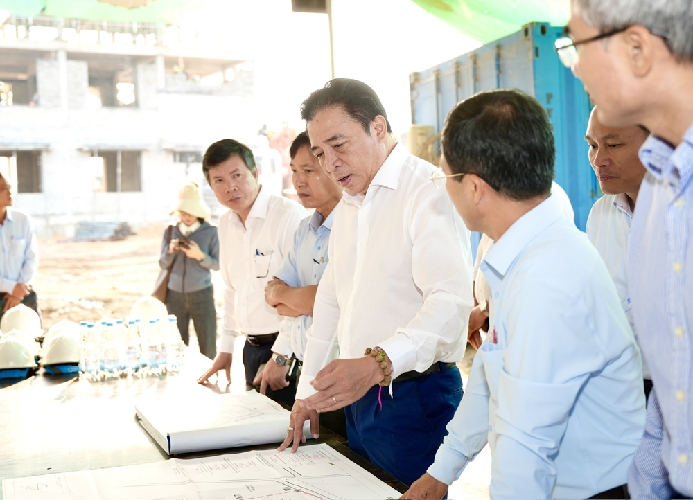 Chủ tịch UBND thành phố Huế Nguyễn Khắc Toàn đi kiểm tra tiến độ xây dựng Trường phổ thông nội trú liên cấp Tiểu học, THCS xã A Lưới 4