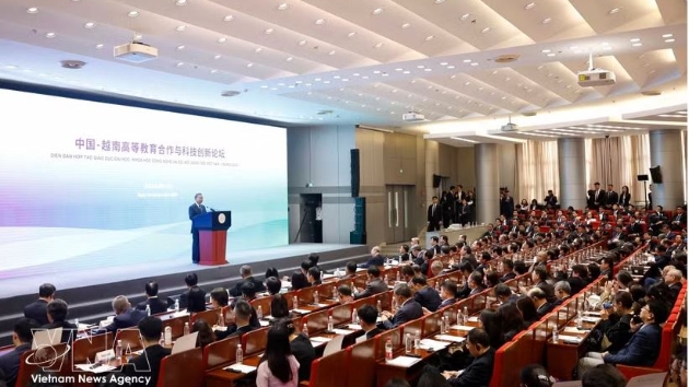 Developing ties with China a top priority in Vietnam’s foreign policy: Top leader