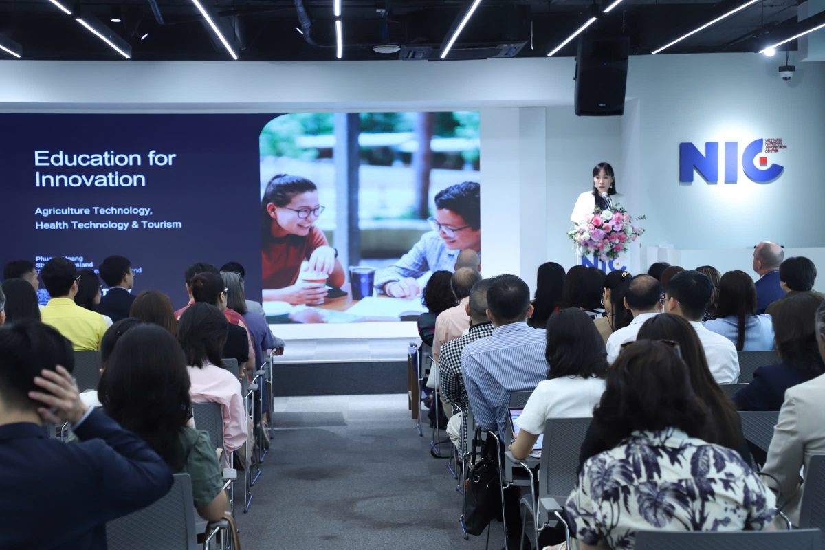 Toàn cảnh sự kiện.