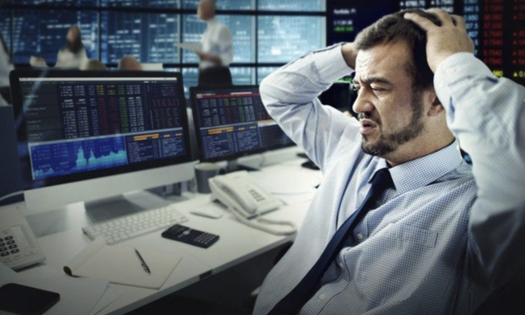 Quỹ ngoại báo lỗ tháng 3, tăng phòng thủ tiền mặt 