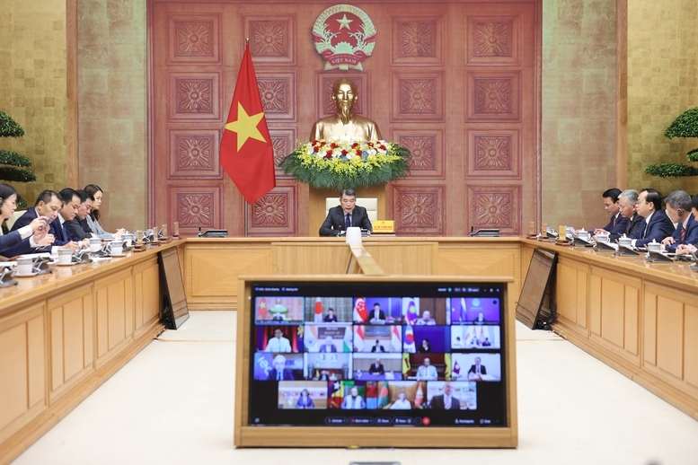 Thủ tướng Lê Minh Hưng đề xuất 3 định hướng hợp tác quan trọng để giải quyết các vấn đề năng lượng và duy trì chuỗi cung ứng - Ảnh: VGP