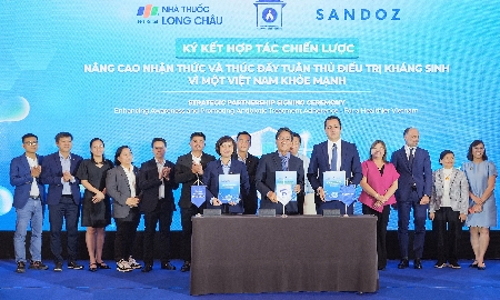 Buổi lễ ký kết hợp tác giữa Long Châu, Sandoz và Hội Hô hấp TP. Hồ Chí Minh, chiều 14/4.