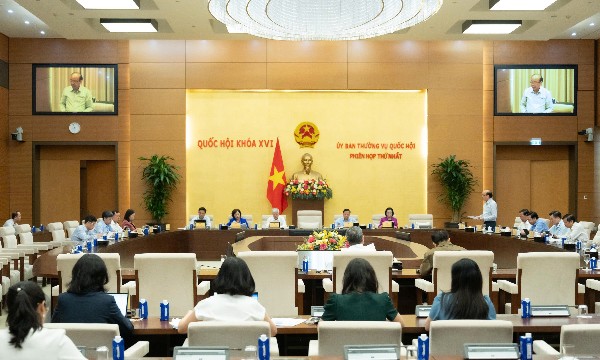 Nhiều băn khoăn về nguồn nhân lực khi thí điểm chế định luật sư công 