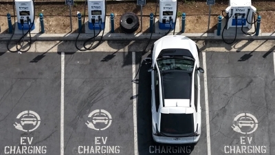 Xung đột năng lượng đẩy xe điện 