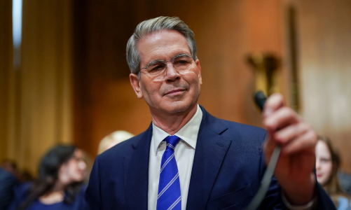 Bộ trưởng Bộ Tài chính Mỹ kêu gọi Fed hạ lãi suất