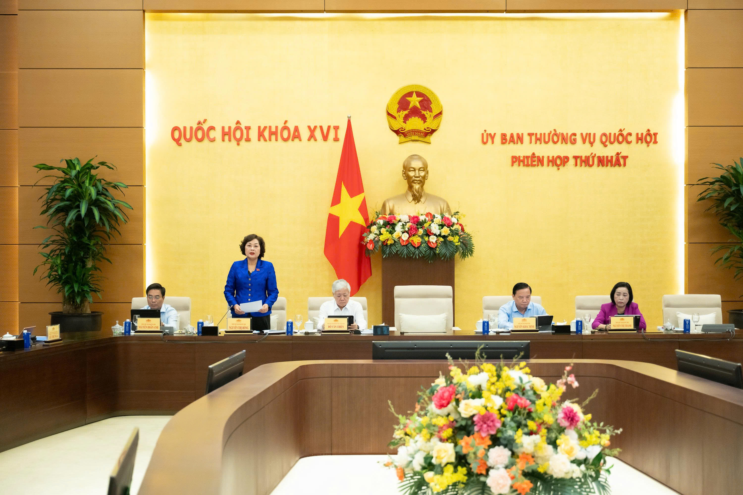 Phó Chủ tịch Quốc hội Nguyễn Thị Hồng điều hành phiên họp. Ảnh: Quốc hội.