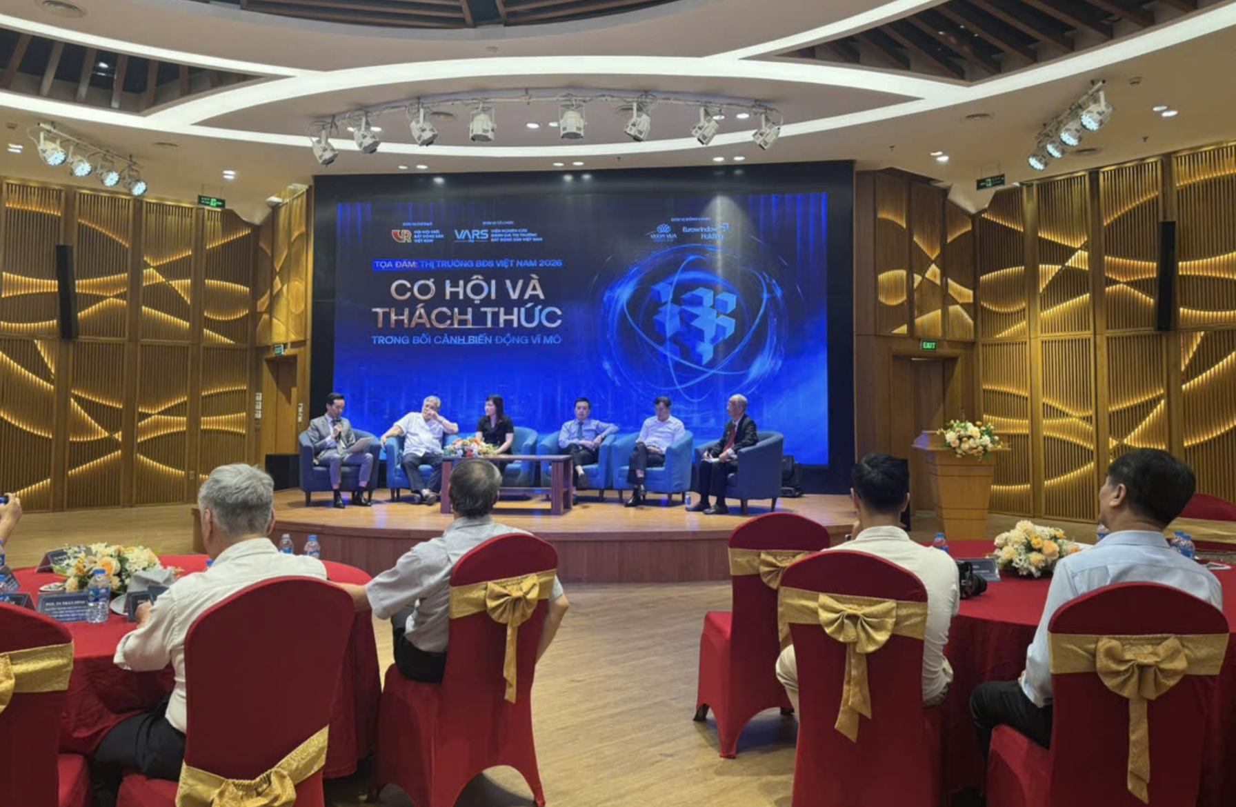 Thị trường bất động sản đang vận động trong trạng thái 