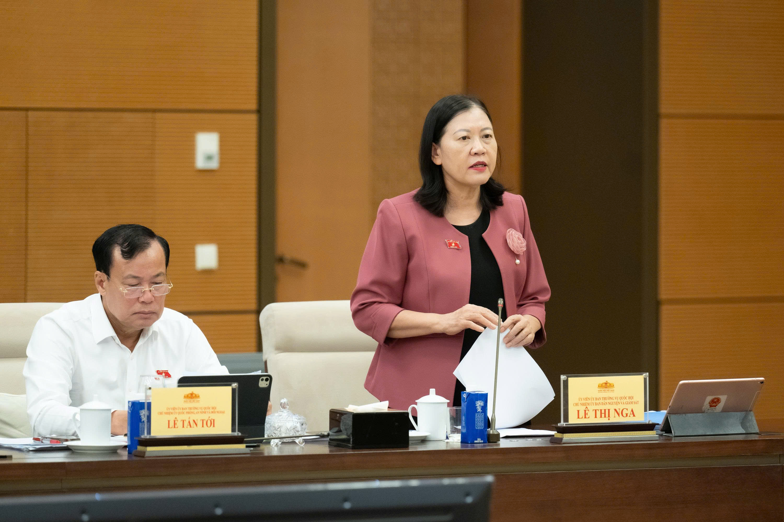 Chủ nhiệm Ủy ban Dân nguyện và Giám sát Lê Thị Nga phát biểu. Ảnh: Quốc hội.
