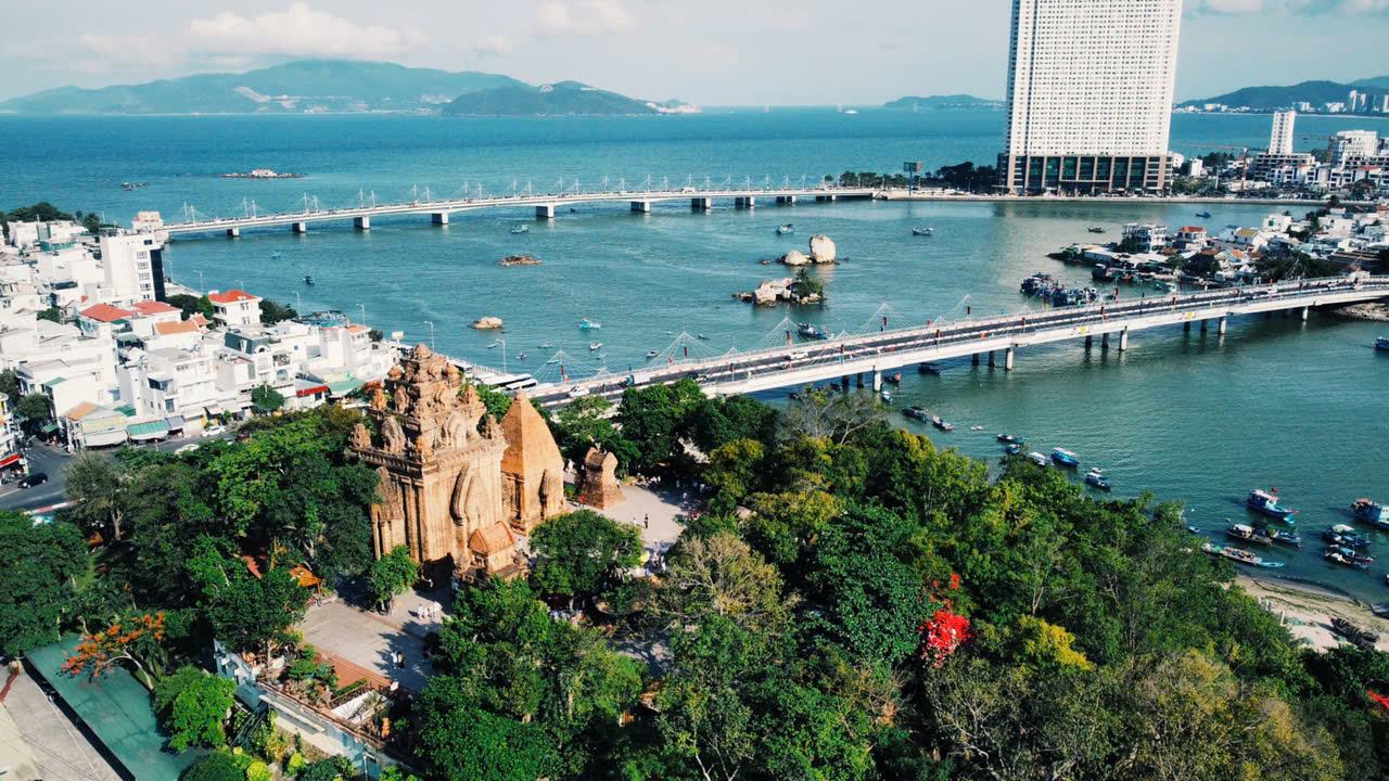 Khánh Hòa và Đắk Lắk hợp tác phát triển sản phẩm du lịch biển - rừng