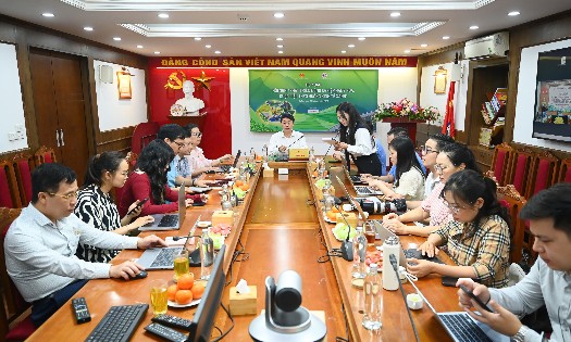 Quang cảnh họp báo.