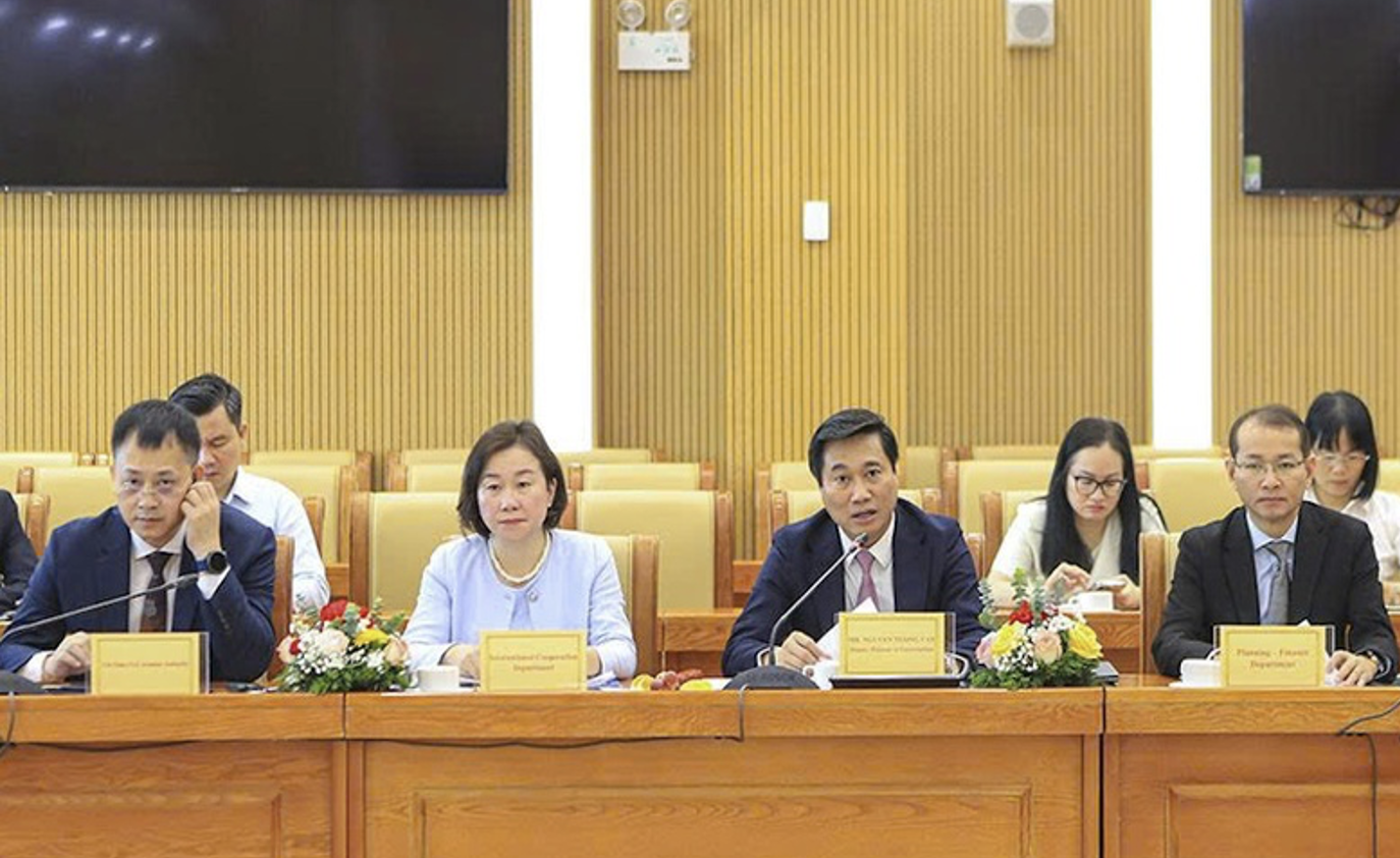 Thứ trưởng Bộ Xây dựng Nguyễn Tường Văn nhấn mạnh các chính sách ưu đãi,
thu hút đầu tư hạ tầng thiết yếu của Việt Nam