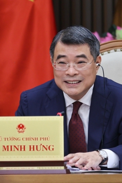 Prime Minister Le Minh Hung holds phone conversation with Singaporean counterpart