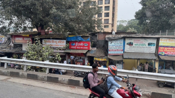 Ấn Độ: Lao động bỏ về quê vì giá gas cao, các nhà máy điêu đứng