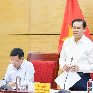 Chủ tịch UBND tỉnh Nghệ An Võ Trọng Hải phát biểu tại cuộc họp về tình hình triển khai Dự án đầu tư xây dựng đường bộ cao tốc Vinh – Thanh Thủy