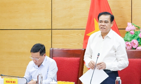 Chủ tịch UBND tỉnh Nghệ An Võ Trọng Hải phát biểu tại cuộc họp về tình hình triển khai Dự án đầu tư xây dựng đường bộ cao tốc Vinh – Thanh Thủy