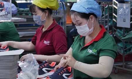 Sản xuất tại Việt Nam được thực hiện nghiêm ngặt theo số lượng, tiêu chuẩn kỹ thuật và các yêu cầu về sở hữu trí tuệ đã thỏa thuận. Ảnh minh họa.