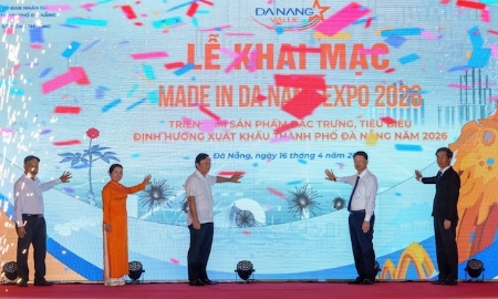 Lãnh đạo thành phố Đà Nẵng thực hiện nghithwcs khai mạc Triển lãm.