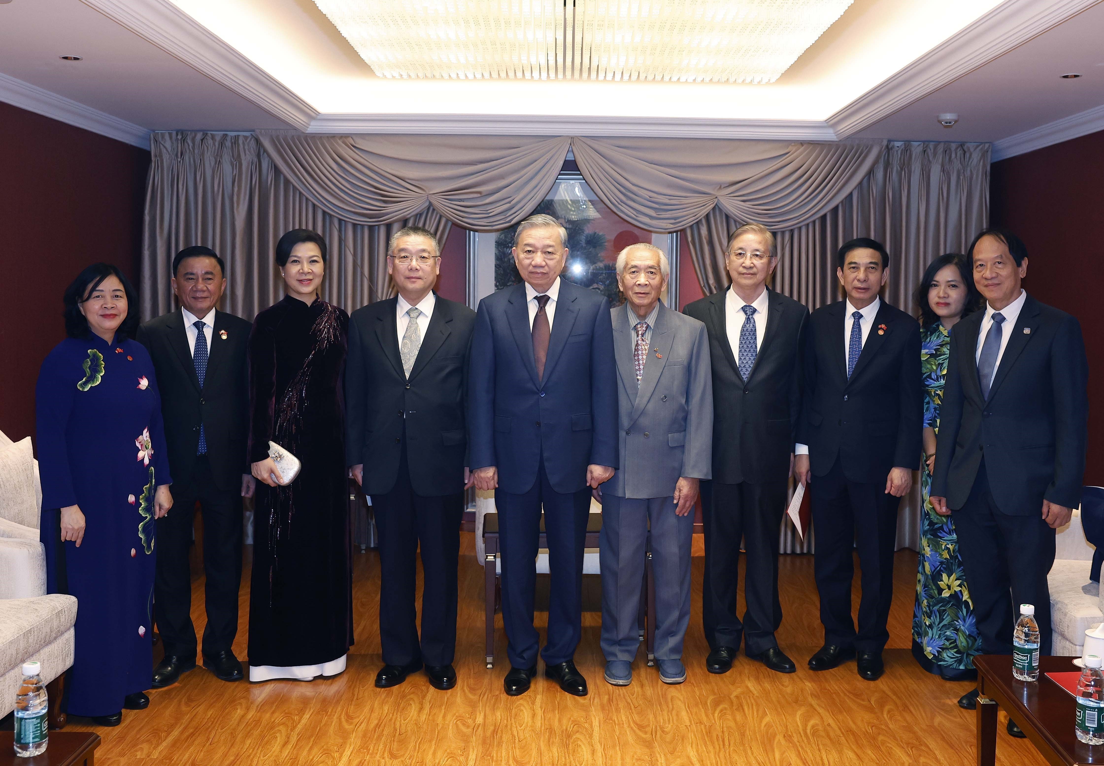 Tổng Bí thư, Chủ tịch nước Tô Lâm và Phu nhân gặp mặt thân nhân các tướng lĩnh, chuyên gia, nhân sĩ hữu nghị Việt Nam – Trung Quốc. Ảnh: TTXVN