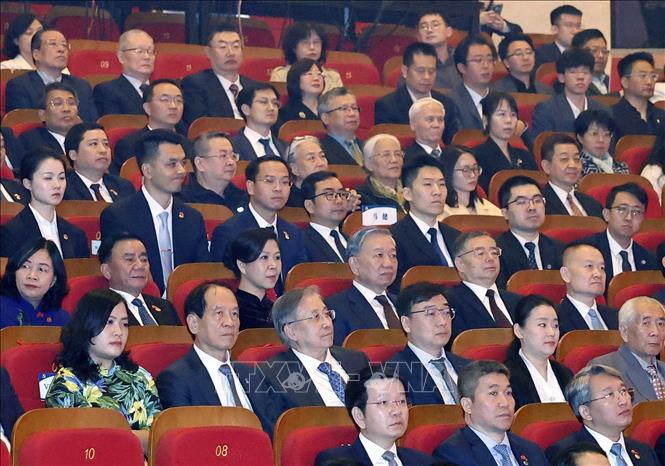 Tổng Bí thư, Chủ tịch nước Tô Lâm và Phu nhân dự Chương trình biểu diễn nghệ thuật Việt Nam – Trung Quốc. Ảnh: TTXVN