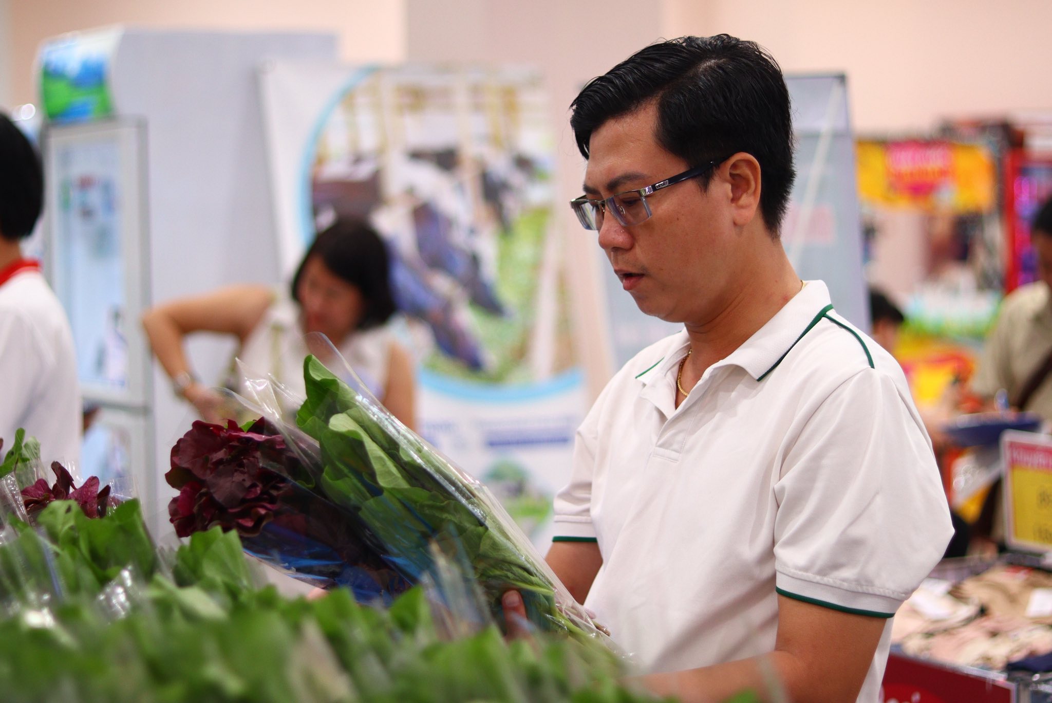 Nhiều sản phẩm OCOP, đặc sản địa phương đã từng bước mở rộng kênh phân phối, đưa sản phẩm vào siêu thị, lên sàn thương mại điện tử.