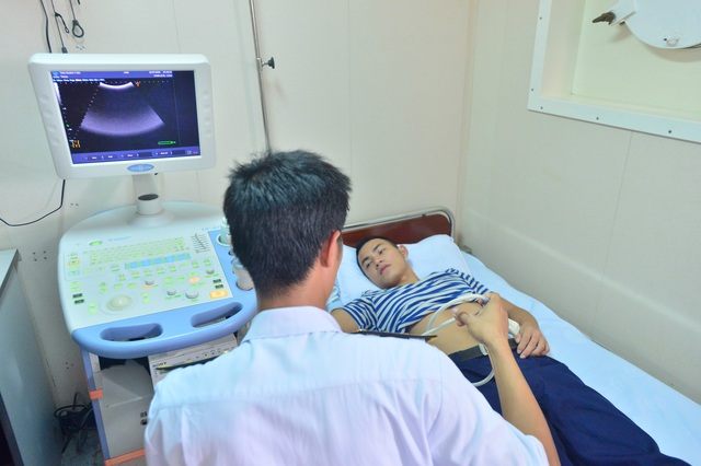 Tàu có 9 phòng chức năng, gồm phòng giảm áp (điều trị các tai biến do lặn), phòng xét nghiệm, phòng hồi sức cấp cứu, phòng siêu âm – hội chẩn, phòng mổ có kết nối vệ tinh VINASAT, phòng chuyên khoa răng – hàm – mặt…