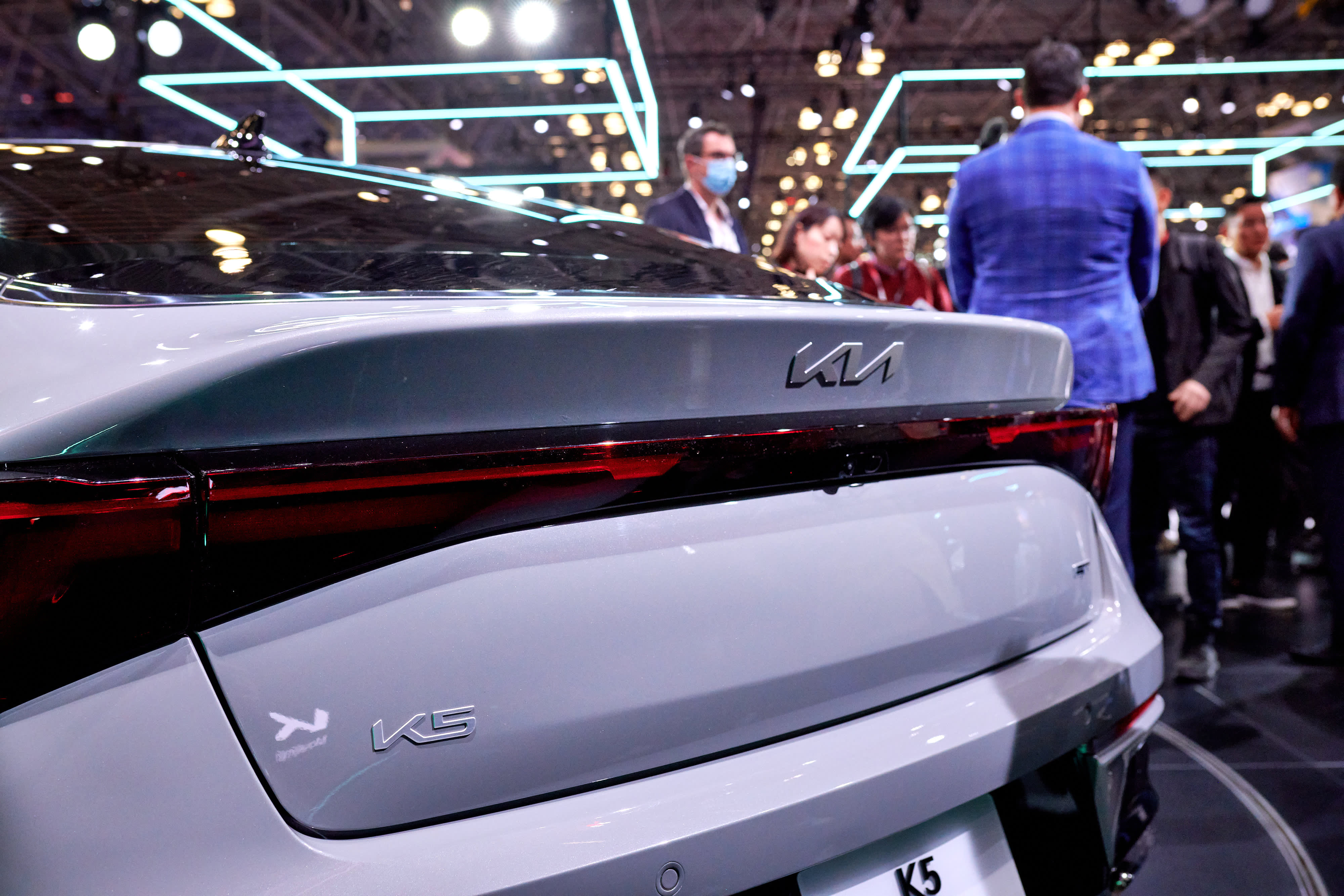 Một chiếc sedan cỡ nhỏ có giá khởi điểm khoảng 22.000 USD là điểm khởi đầu hấp dẫn đối với người mua hiện tại ở Mỹ. Ảnh minh hoạ: CNBC.