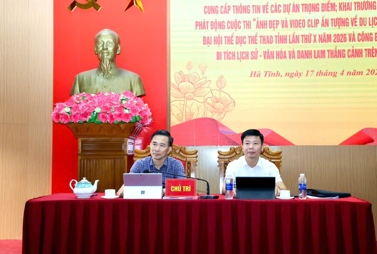 Lãnh đạo Sở Văn hóa, Thể thao và Du lịch Hà Tĩnh chủ trì hội nghị.