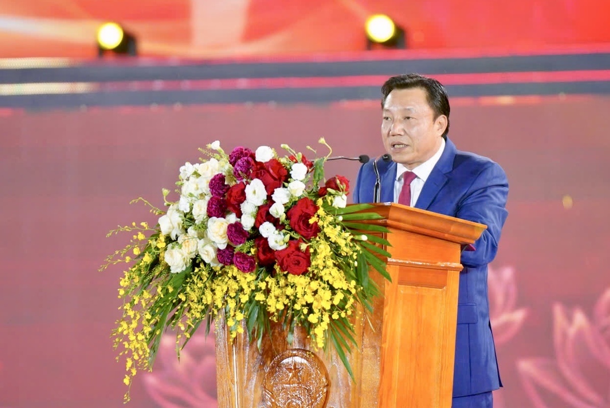 Ông Nguyễn Huy Ngọc: 